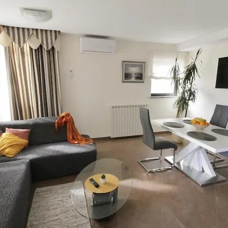 Guest house Enea In Savudria 3*